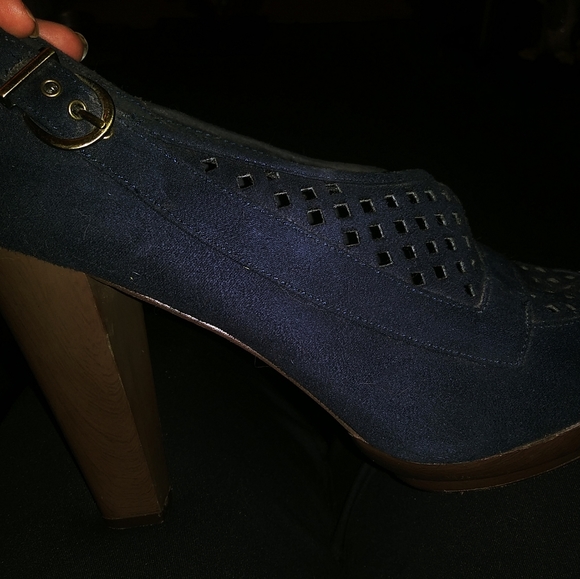 Shoes - Picture 3 of 5